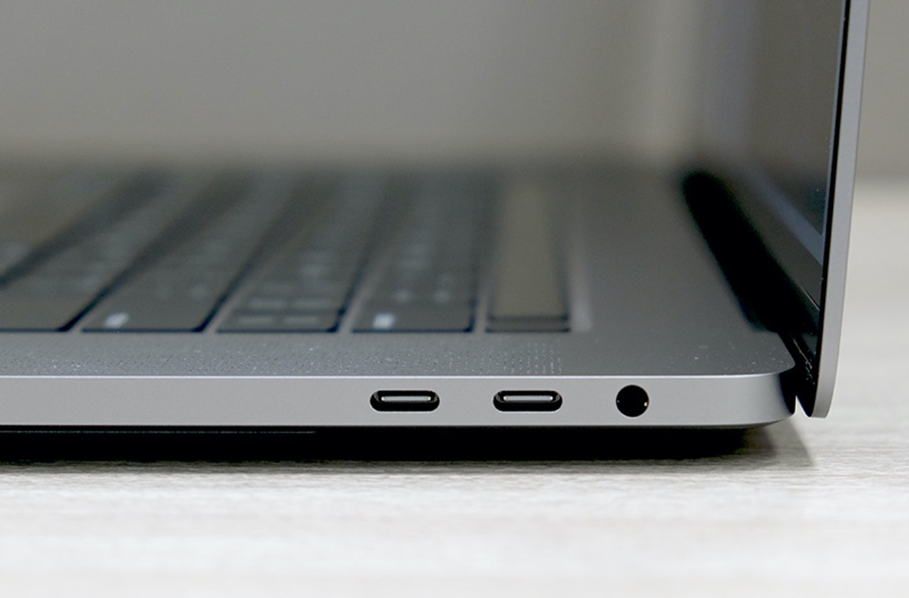 Carga tu MacBook Pro desde los puertos USBC del lado derecho Este es